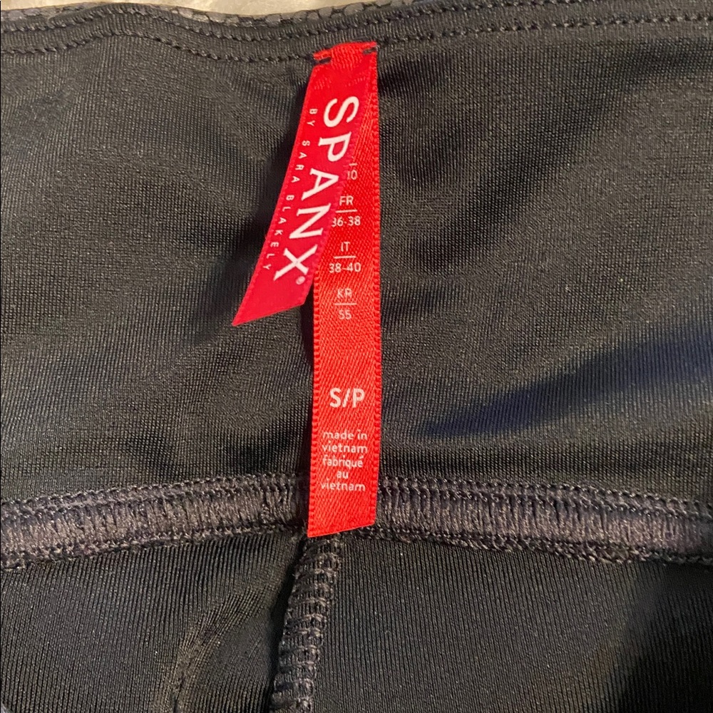 SPANX Black Leggings inseam 27” waist 24” elastic BNWOT see all photos - Picture 4 of 8